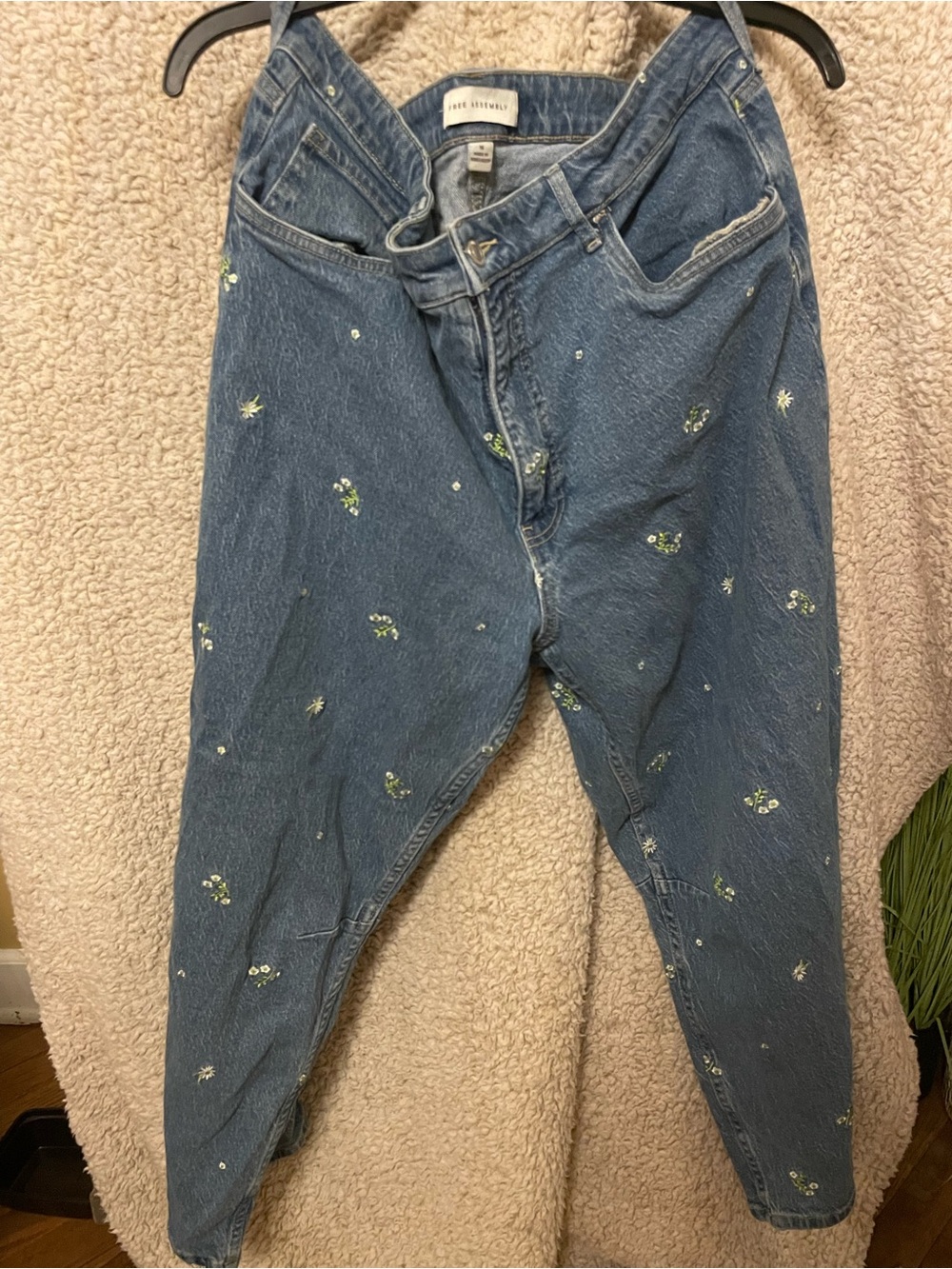 Free Assembly Floral Embroidered High-Waist Women’s Jeans size 16 casual fit